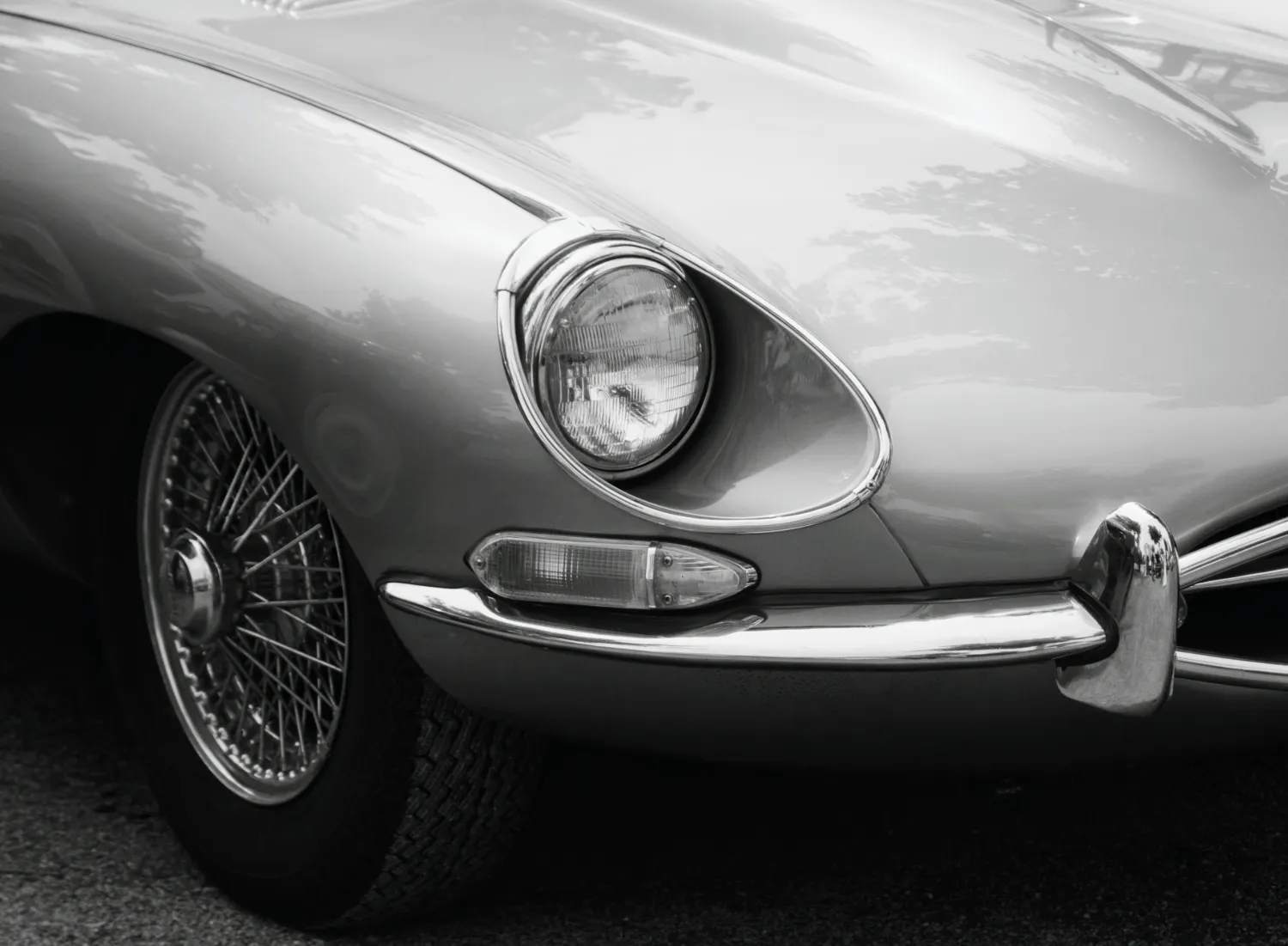 Gros plan optique Jaguar type E - Mutualisez l’investissement, réduisez les coûts, profitez d’un luxe rare et partagé.