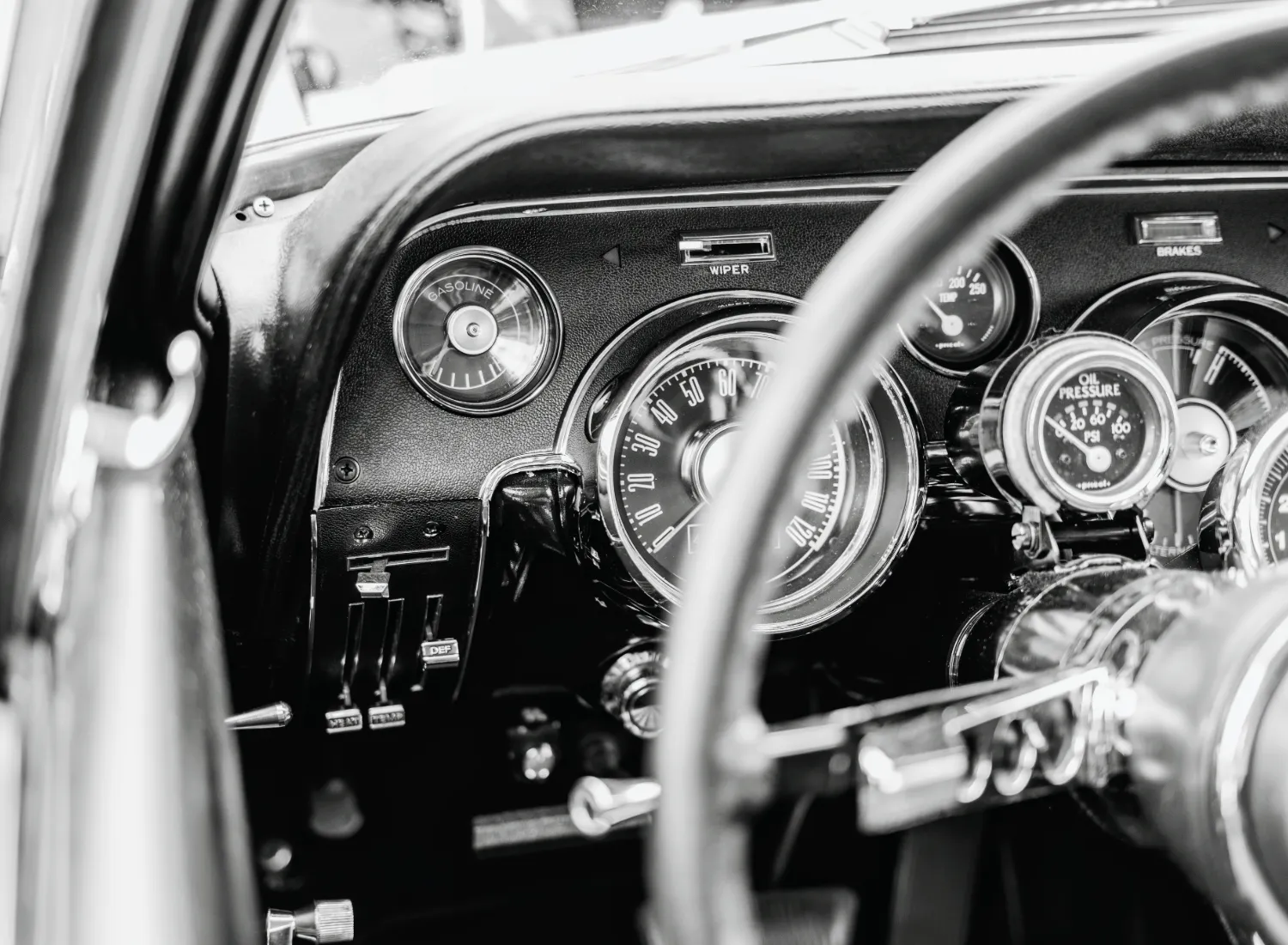 Tableau de bord d’une voiture de collection - Rejoignez le Club deals Attraction un modèle unique qui vous permet de devenir ensemble, co-propriétaires d’une collection de véhicules d’exception.